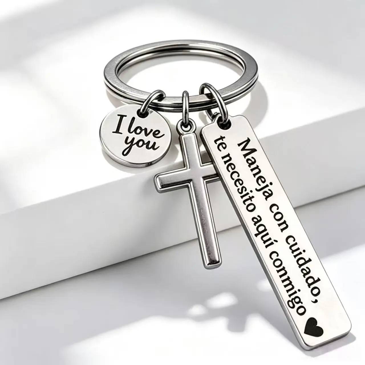 Maneja Con Cuidado Te Necesito Aquí Conmigo Keychain with Cross & "I Love You" Charm, Spanish Drive Safe Stainless Steel Keyring, Romantic Religious Gift for Him/Her Adjustable Heart Rate Couples Bracelet Set Rotating Retractable Reading Badge Holder